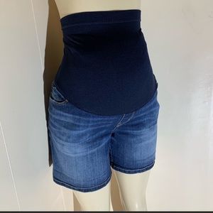 Liz lange Maternity Short Size: Med